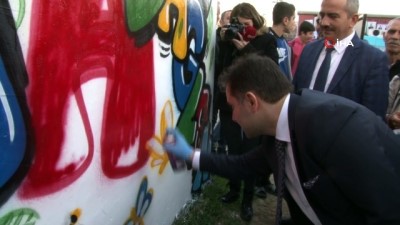 yuzme havuzu -  Avcılar’da bağımlılığa ‘grafiti’ ile farkındalık Videosu