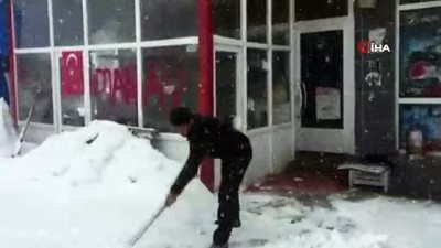karla mucadele -  Bingöl'de Mart ayında yoğun kar yağışı  Videosu
