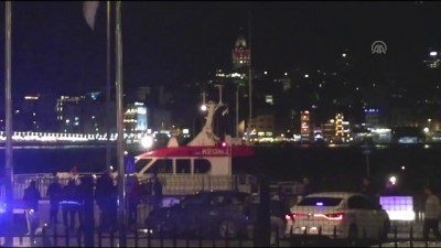 vapur iskelesi - Eminönü'nde otomobil denize düştü - İSTANBUL Videosu