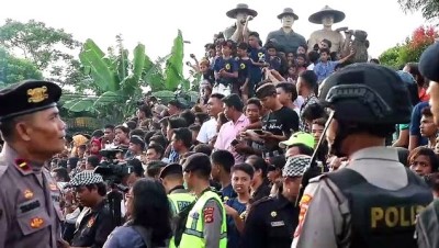 Endonezya'da 'ateş savaşı' etkinlikleri - MATARAM