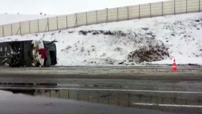 kurtarma ekibi - Yolcu otobüsü devrildi: 32 yaralı (2) - SİVAS  Videosu
