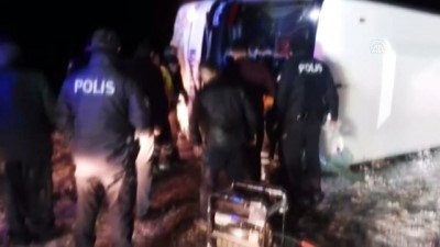kurtarma ekibi - Yolcu otobüsü devrildi - SİVAS  Videosu