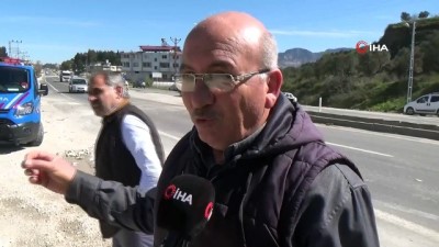 amator kamera -  3 kişinin yaralandığı kaza sonrası vatandaşın trafik ışığı tepkisi  Videosu