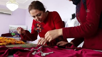kalamis - Belediyenin mesleki eğitim verdiği kadınlar istihdam edildi - MARDİN Videosu