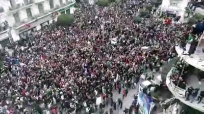  - Buteflika'nın 5. kez cumhurbaşkanı adayı olmasını istemeyen Cezayirliler yine sokağa döküldü
- Cezayir'de, Buteflika istifaya çağrıldı