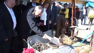  CHP Sarıyer Belediye Başkan Adayı Genç, midyeci kadınları ziyaret etti