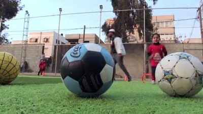 spor bilinci - Gazzeli çocuklar geleceğin yıldız futbolcuları olmanın hayalini kuruyor - GAZZE  Videosu