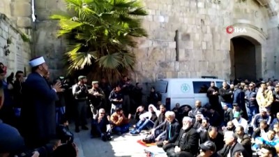 islam -  - İsrail Polisi Mescidi Aksa'nın Esbat Kapısını Kapattı, Cemaat Dışarıda Kaldı Videosu