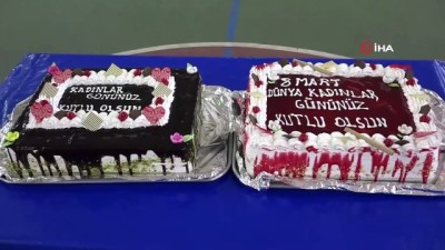 yasli kadin -  Terör bitti kadınlar el ele 8 Mart'ı kutladılar Videosu