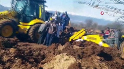 yasli kadin -  83 yaşındaki yaşlı kadını gelini boğarak öldürmüş  Videosu