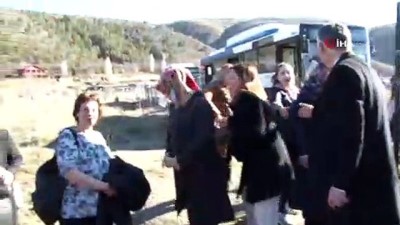 lens -  Amber Türkmen 8 Mart Dünya Kadınlar Günü'nde kadınlarla birlikte 100 tane çam ağacı dikti  Videosu