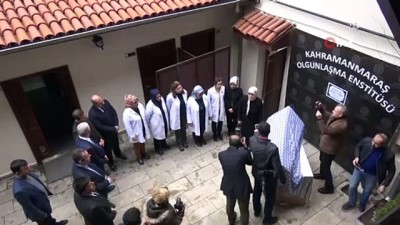 islamiyet -  Osmanlı Hanedanı'na vefa...İstanbul’daki türbelerde zamanla eskiyen puşideler Kahramanmaraş'ta yenileniyor  Videosu