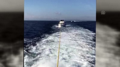 gocmen operasyonu - Sürüklenen teknedeki 11 düzensiz göçmen kurtarıldı - AYDIN Videosu