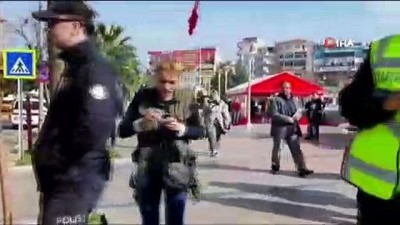 polis noktasi -  Taksiciyi rehin alan kadın, polisleri zor anlar yaşattı  Videosu
