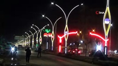 opel -  Yüksekova caddelerinde ışıklandırma çalışmaları devam ediyor Videosu