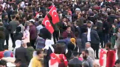 AK Partililer, Şırnak'taki zaferi halaylarla kutluyor (2)