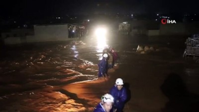 sel baskinlari -  - İdlib’de Mülteci Kaplarını Sel Bastı
- Çalışmalarda 5 Kişi Kurtarıldı  Videosu