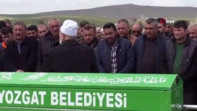 koy mezarligi -  Kavgada ölen genç toprağa verildi Videosu