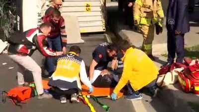 kirkoy - Köprünün altına çarpan tır devrildi - İSTANBUL Videosu