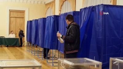 devlet baskanligi secimi -  - Ukrayna devlet başkanlığı seçiminin ilk tur galibi Komedyen Zelinskiy oldu  Videosu