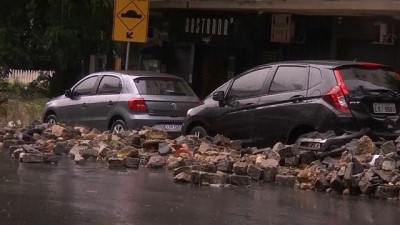 sel felaketi - Brezilya'yı vuran sel felaketinde bilanço ağırlaşıyor: En az 10 kişi yaşamını yitirdi  Videosu