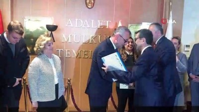 mahalli idareler -  23 oyla seçilen Helvacıoğlu, mazbatasını aldı  Videosu