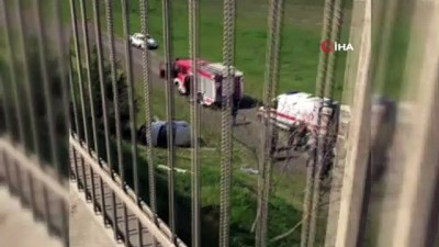 kadin surucu -  Kullandığı otomobiliyle havalimanına uçtu: 1 yaralı Videosu