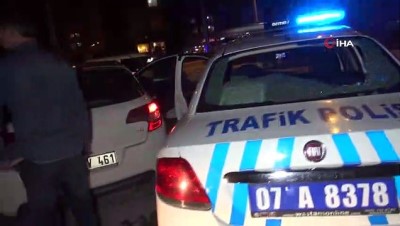 trafik polisi -  Manavgat’ta filmleri aratmayan kovalamaca...2 trafik polisi yaralandı  Videosu