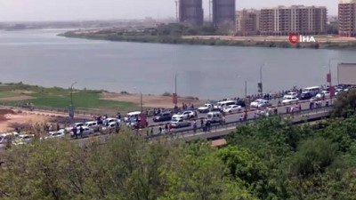  - Sudan halkı sivil darbe yaptı
- Avrupa Komisyonu: 'Reformlara izin verin'
- Rusya: 'Ne olacağına Sudan halkı karar veriyor' 