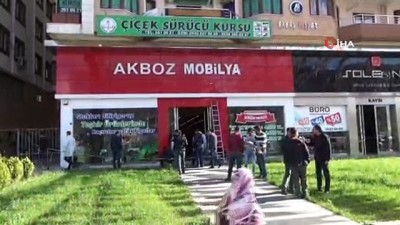 mermi -  AK Parti ilçe başkanlığının bulunduğu binaya kurşun isabet etti Videosu