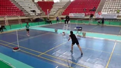 Erzincan'da Gençler Badminton Türkiye Şampiyonası başladı