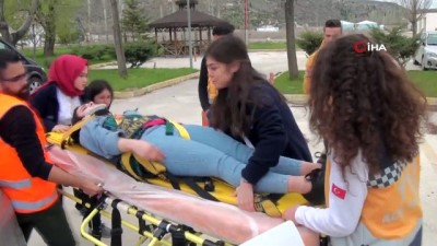  Paramedik öğrencileri zorlu parkurlarda hayat kurtarmaya çalıştı 