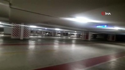  Atatürk Havalimanı otoparkında kaderine terk edilen lüks araçlar sahiplerini bekliyor 