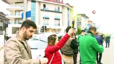 takim otobusu - Denizlispor stada meşaleler eşliğinde girdi Videosu