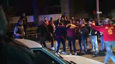 takim otobusu - Galatasaray'a Florya'da karşılama Videosu