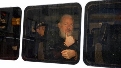 casus - : Ekvador Devlet Başkanı: Assange büyükelçiliği casusluk merkezine çevirdi  Videosu