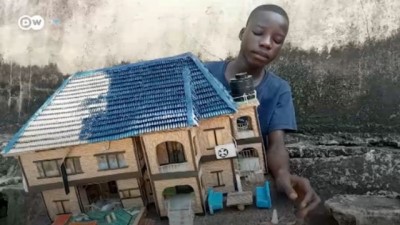 minyatur - 15 yaşındaki Liberyalı minyatür ev yapıyor  Videosu