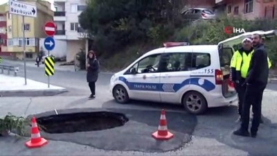 yol cokmesi -  İçerenköy'de yol çöktü  Videosu