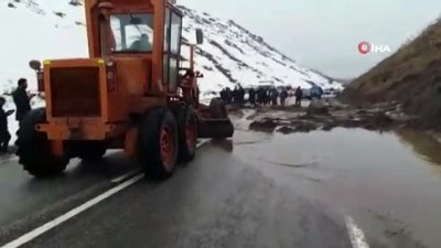 toprak kaymasi -  Sarıkamış’ta heyelan anı kamerada  Videosu