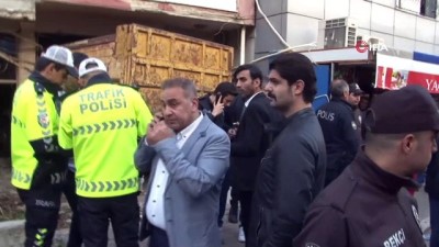 kahvehane -  Hafriyat kamyonu kahvehaneye daldı Videosu