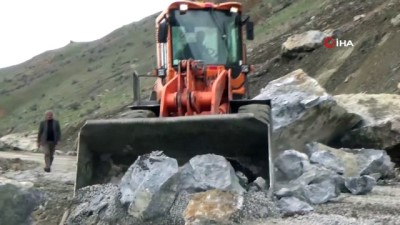 karayollari -  Hakkari - Van yoluna dev kayalar düştü  Videosu