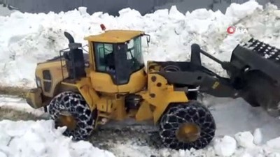 kar kalinligi -  Yüksekova'da baharda karla mücadele çalışması  Videosu