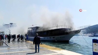 gezi teknesi -  Çeşme'de gezi teknesinde korkutan yangın, ekiplerin müdahalesi sürüyor  Videosu