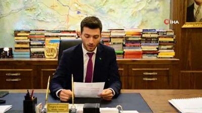 vergi dairesi -  MHP’li Belediye Başkanı Karagöl, devraldığı borç durumunu gösteren afişi belediye binasına astırdı Videosu