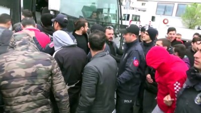uyusturucu taciri -  İstanbul'da uyuşturucu operasyonunda gözaltına alınan 152 kişi adliyeye sevk edildi  Videosu