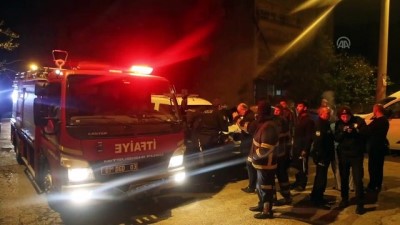 Adana'da kundaklandığı iddia edilen otomobilde hasar oluştu 