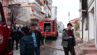  Mahalleliye panik yaşatan yangında 4 kişi hastanelik oldu