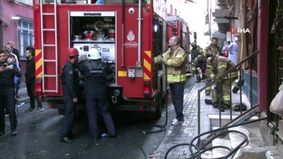  12 kişinin olduğu evde yangın çıktı; 3'ü çocuk 5 kişi dumandan etkilendi