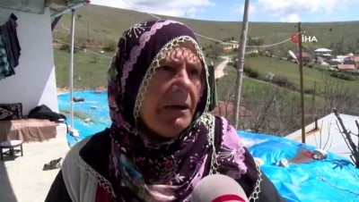  Argun’da yaşanan depremlerden dolayı vatandaş evlerine giremiyor 