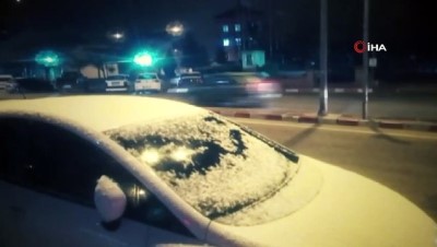  Kırşehir'in ilçelerinde baharda gelen kar yağışı şaşkına çevirdi